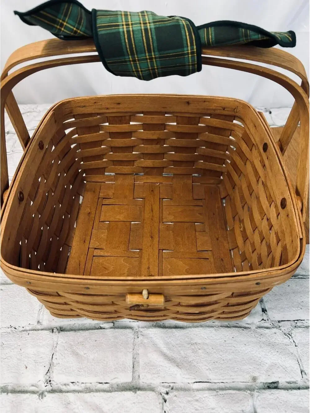 1988 Longaberger Small Picnic Basket w/Holiday Liner & Riser 12